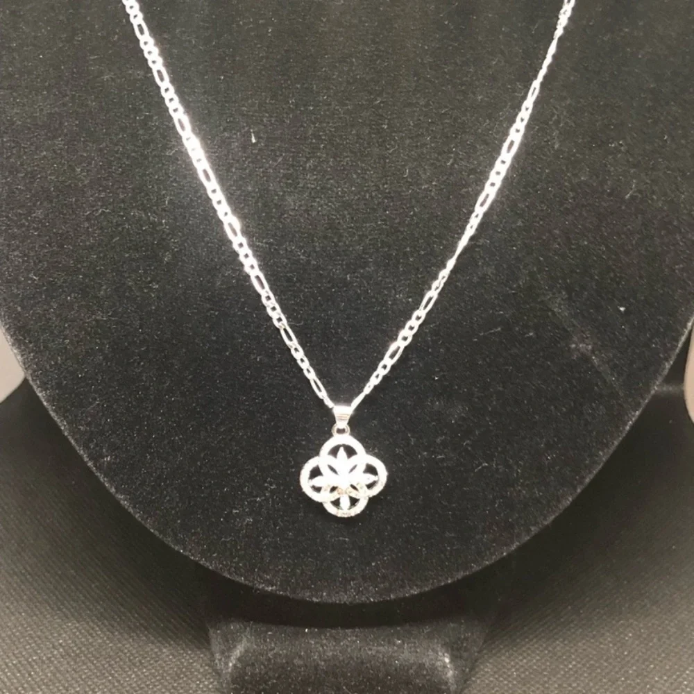 925 Elegant Silver Pendant Necklace - Picture 3 of 5